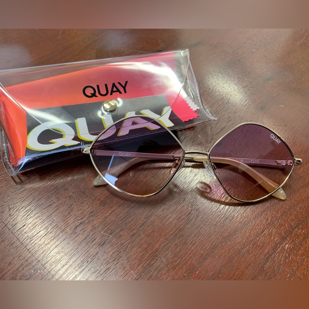 NWT Quay Sunglasses (“It’s A Look”)